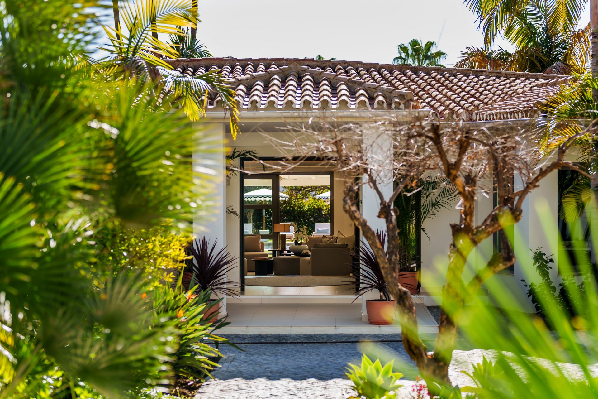Villa full of beauty with a lush botanical garden in La Cerquilla