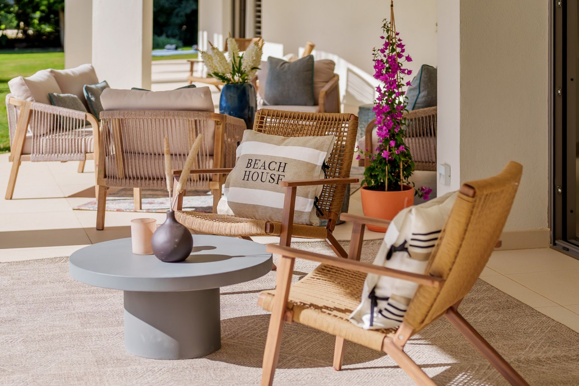 Villa full of beauty with a lush botanical garden in La Cerquilla