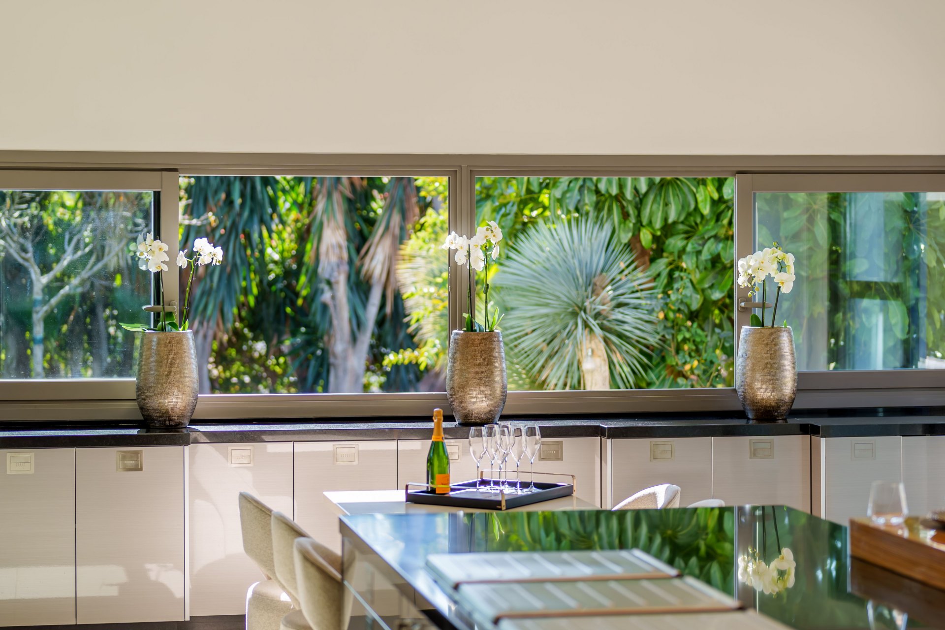 Villa full of beauty with a lush botanical garden in La Cerquilla