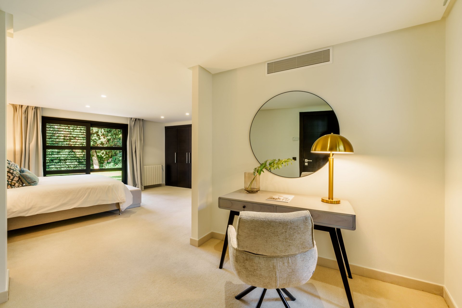 Villa full of beauty with a lush botanical garden in La Cerquilla