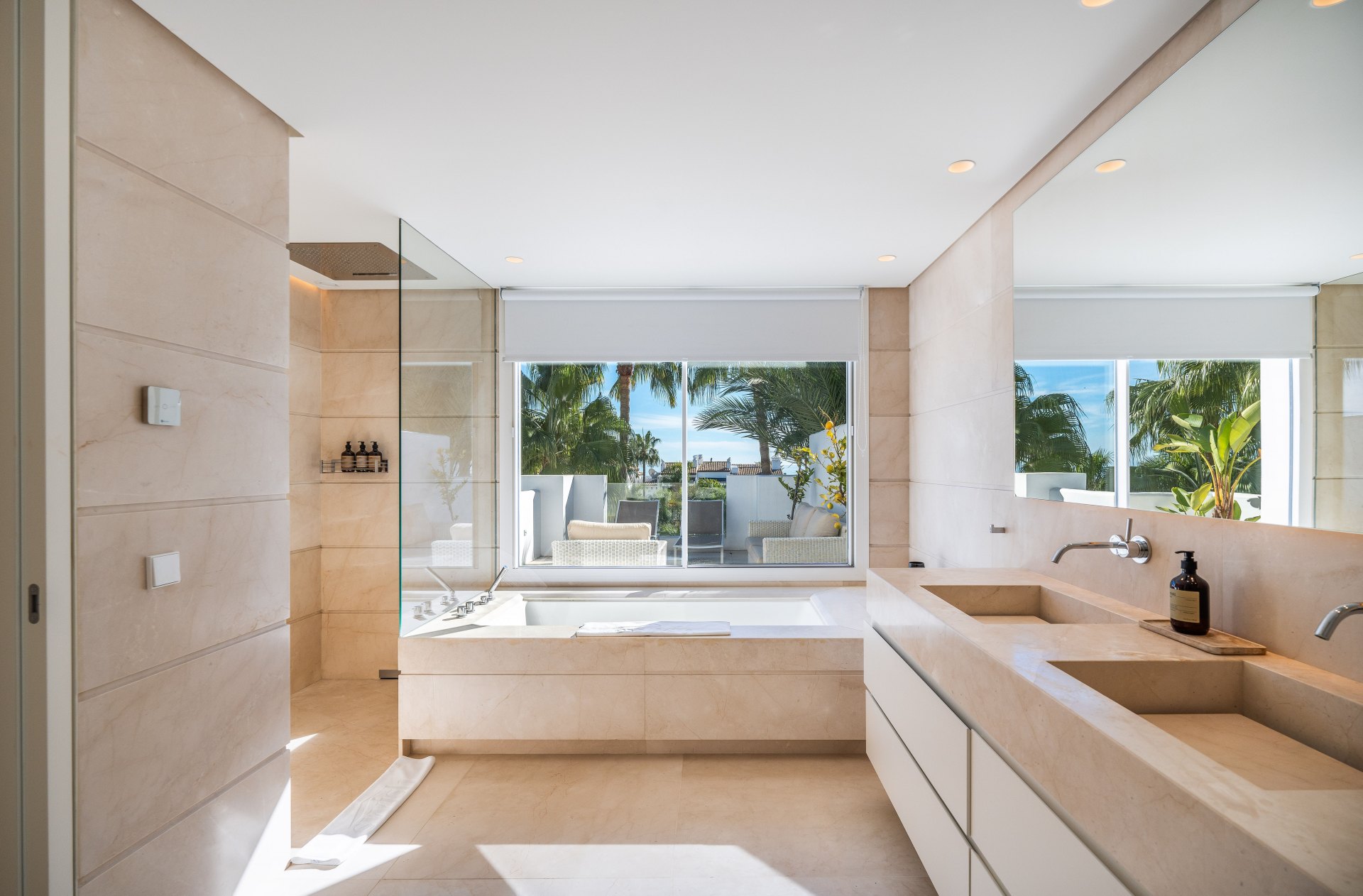 Distinguished and luxurious penthouse