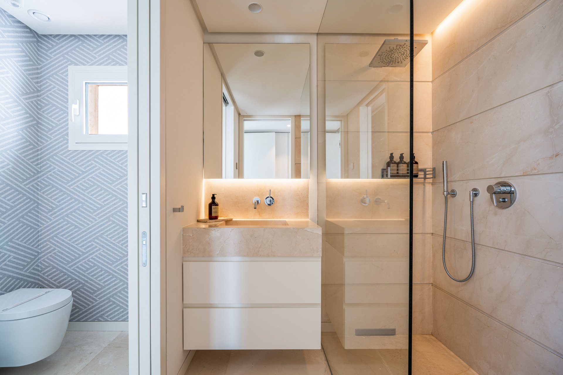 Distinguished and luxurious penthouse