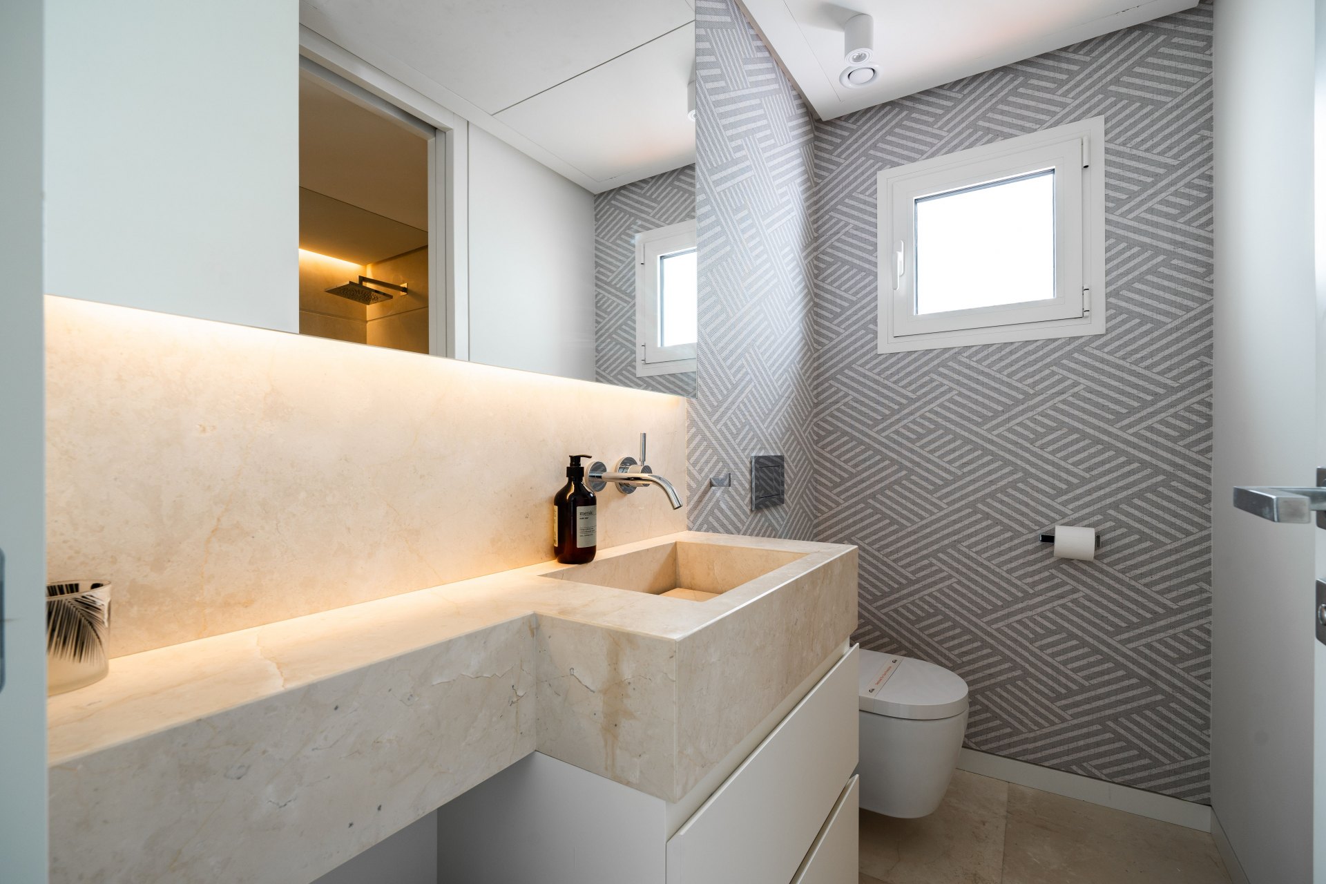 Distinguished and luxurious penthouse