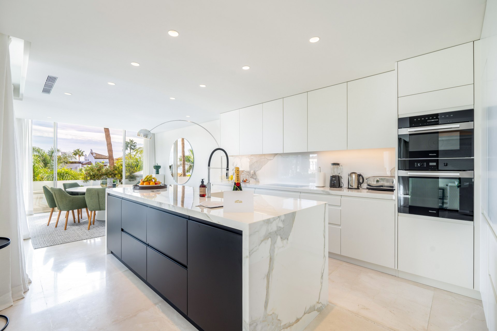 Distinguished and luxurious penthouse