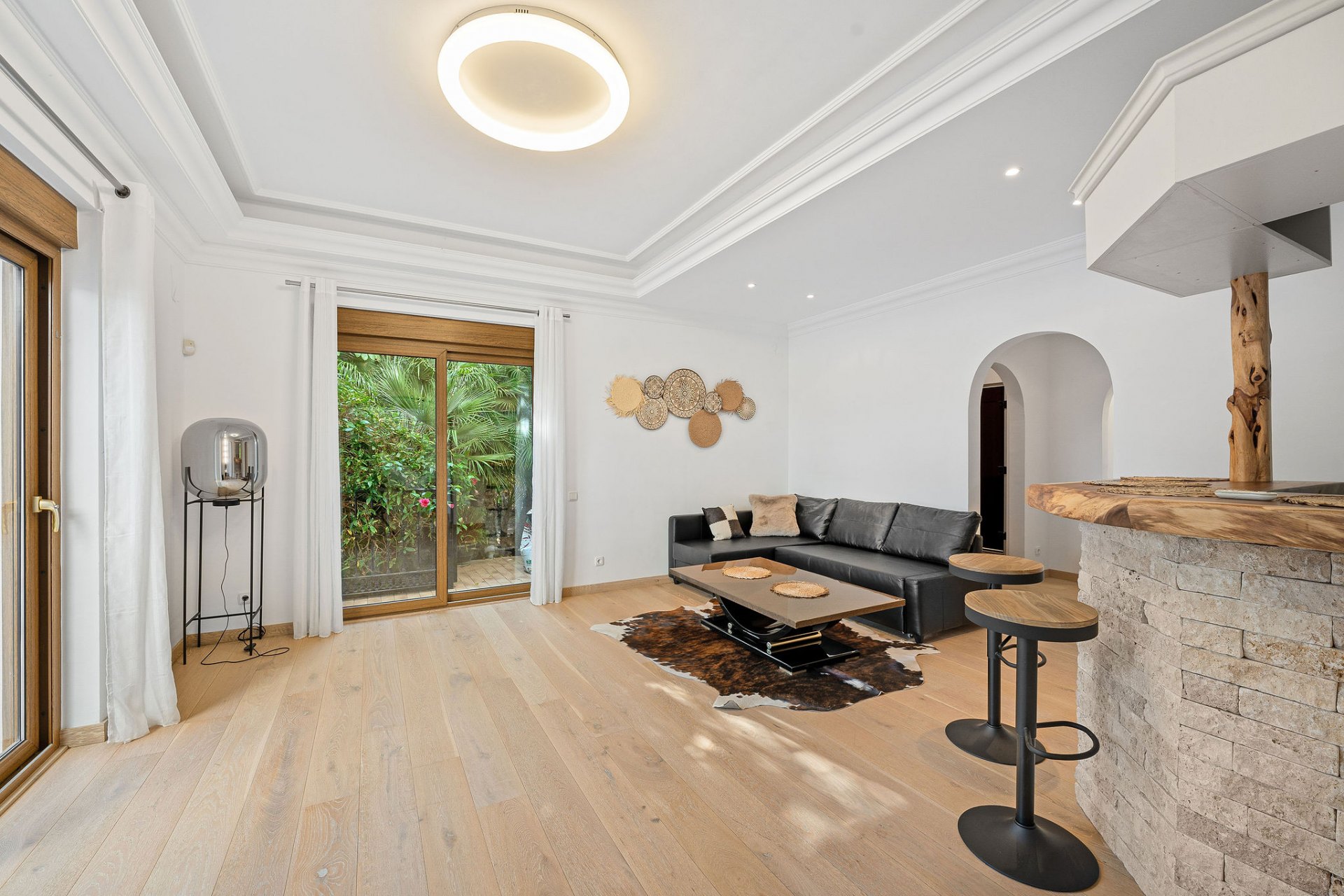 Villa of Andalusian charm and sophistication in El Paraiso