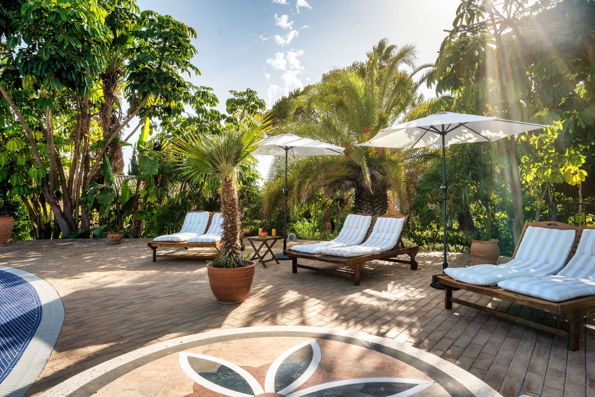 Villa of Andalusian charm and sophistication in El Paraiso