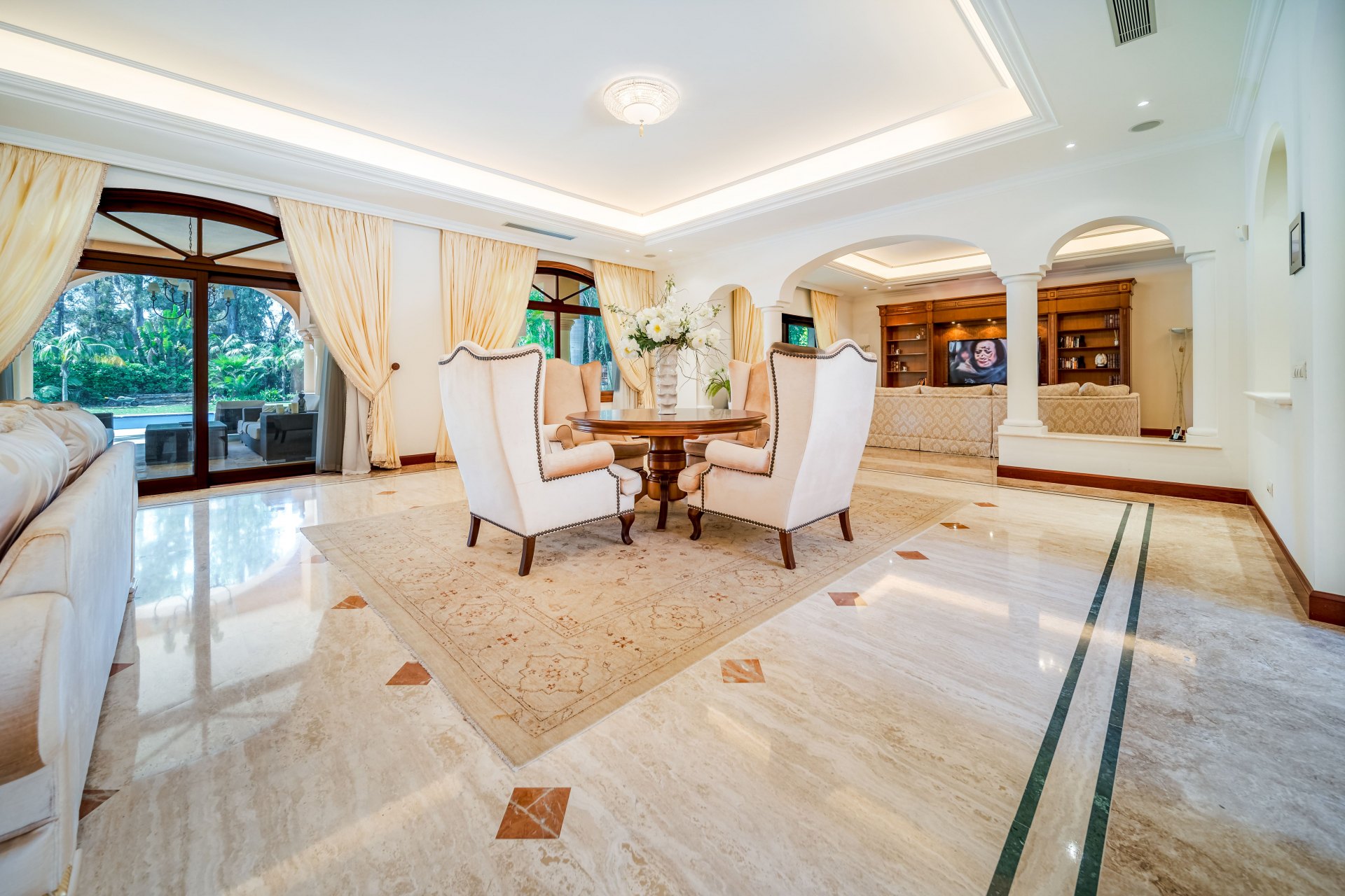 Exceptional large villa beachside, a unique opportunity in Guadalmina Baja