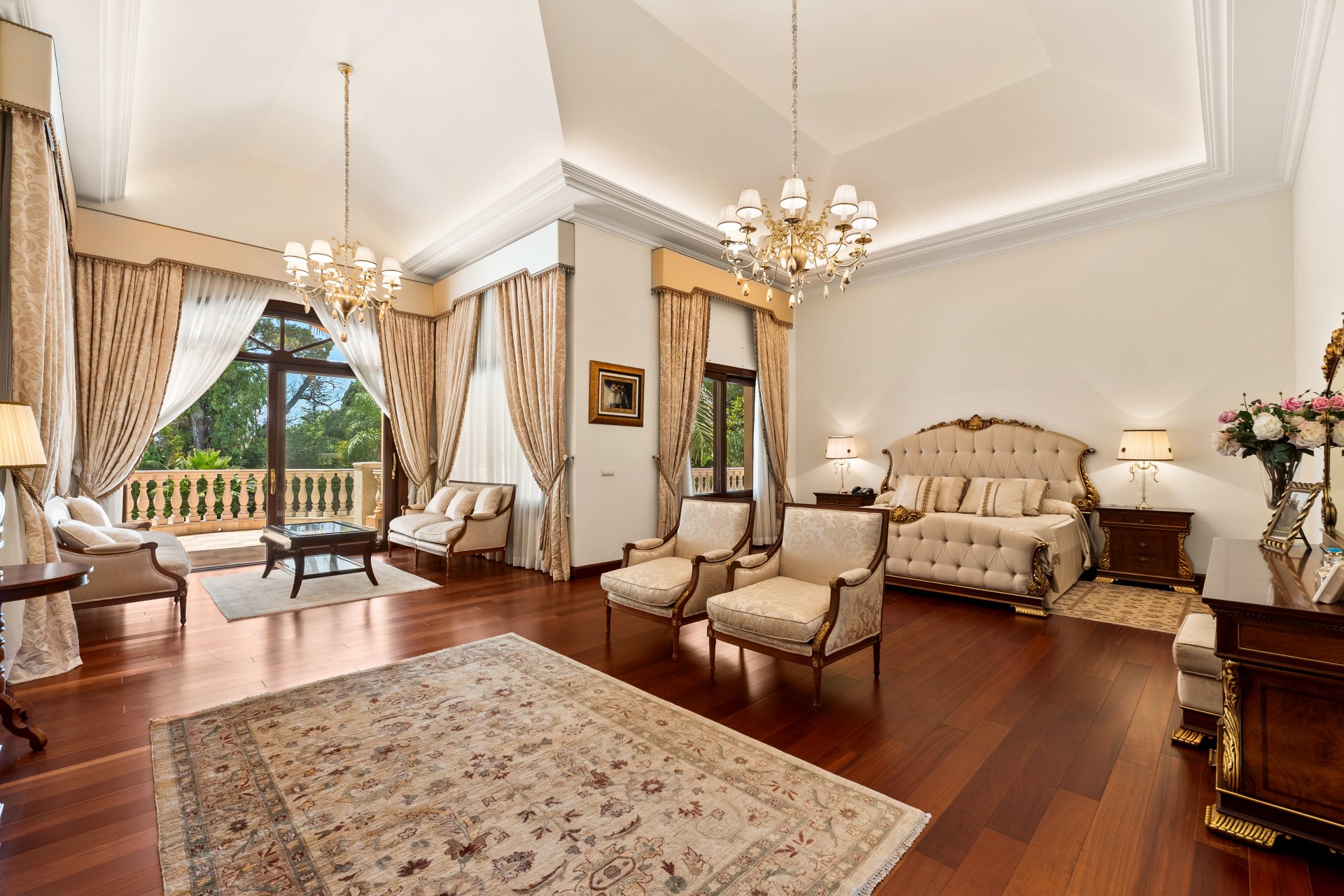 Exceptional large villa beachside, a unique opportunity in Guadalmina Baja