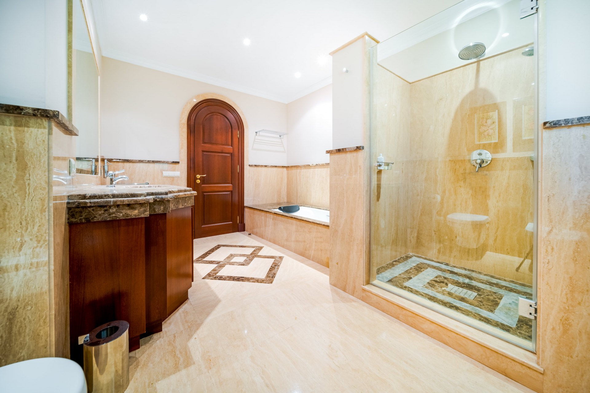 Exceptional large villa beachside, a unique opportunity in Guadalmina Baja