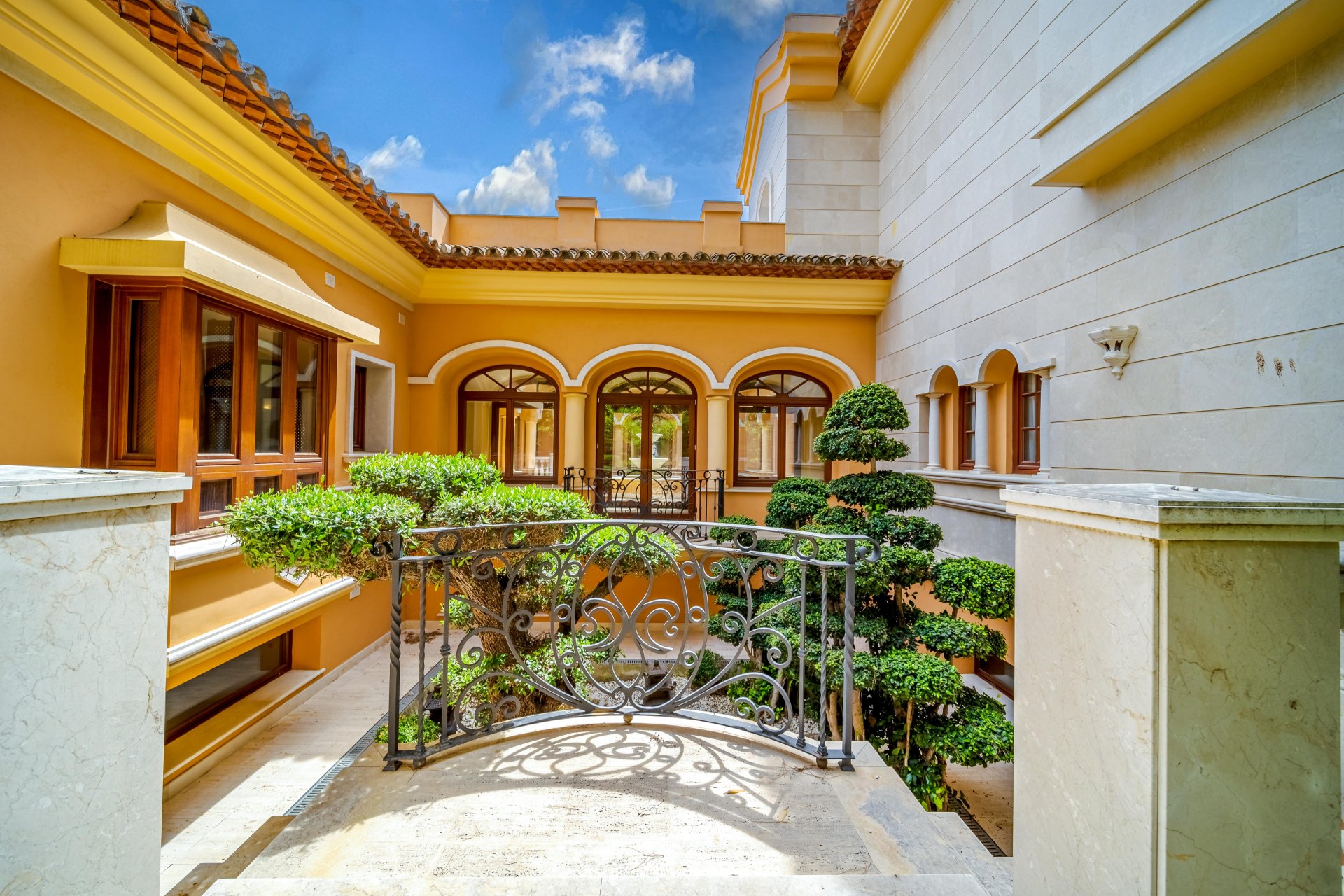 Exceptional large villa beachside, a unique opportunity in Guadalmina Baja