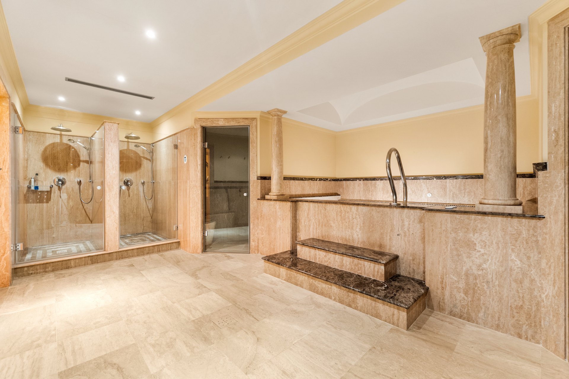 Exceptional large villa beachside, a unique opportunity in Guadalmina Baja