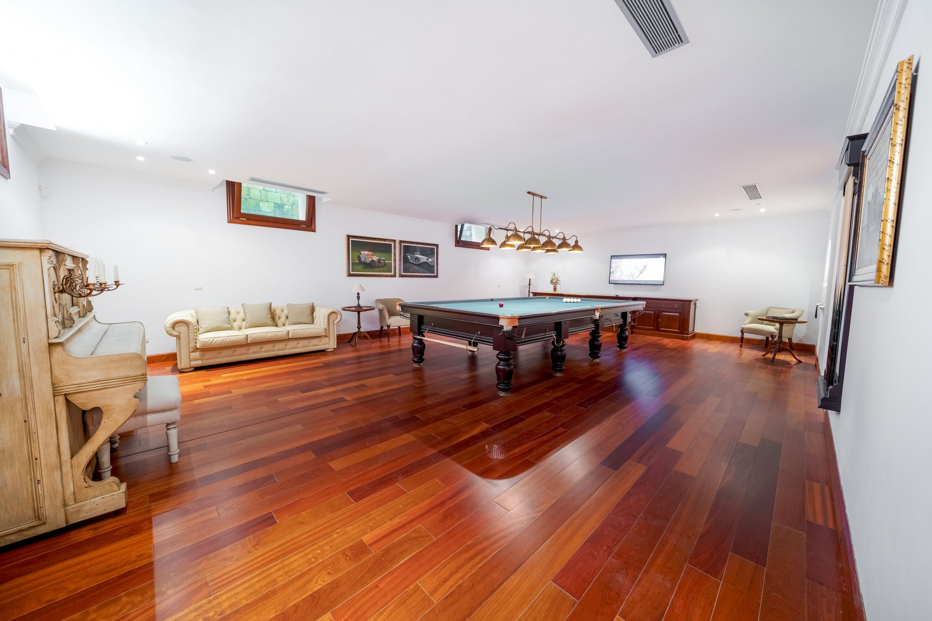 Exceptional large villa beachside, a unique opportunity in Guadalmina Baja