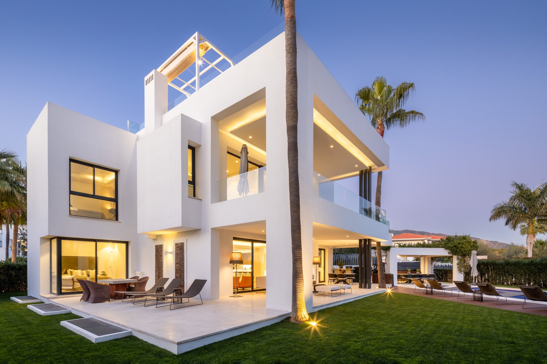 Spectacular modern villa in Altos de Puente Romano