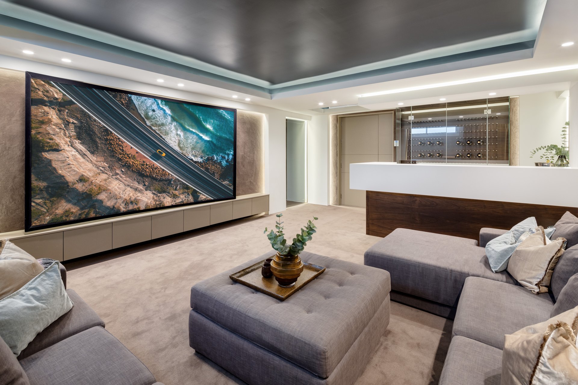 Spectacular modern villa in Altos de Puente Romano