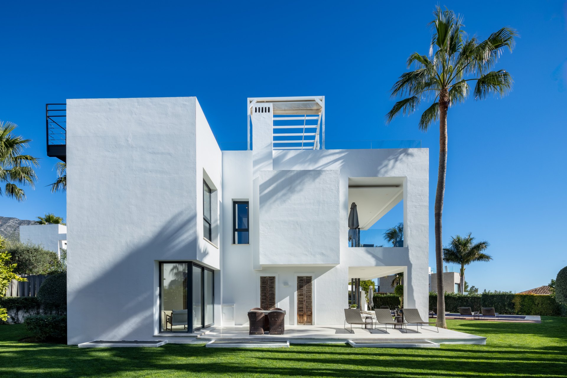 Spectacular modern villa in Altos de Puente Romano