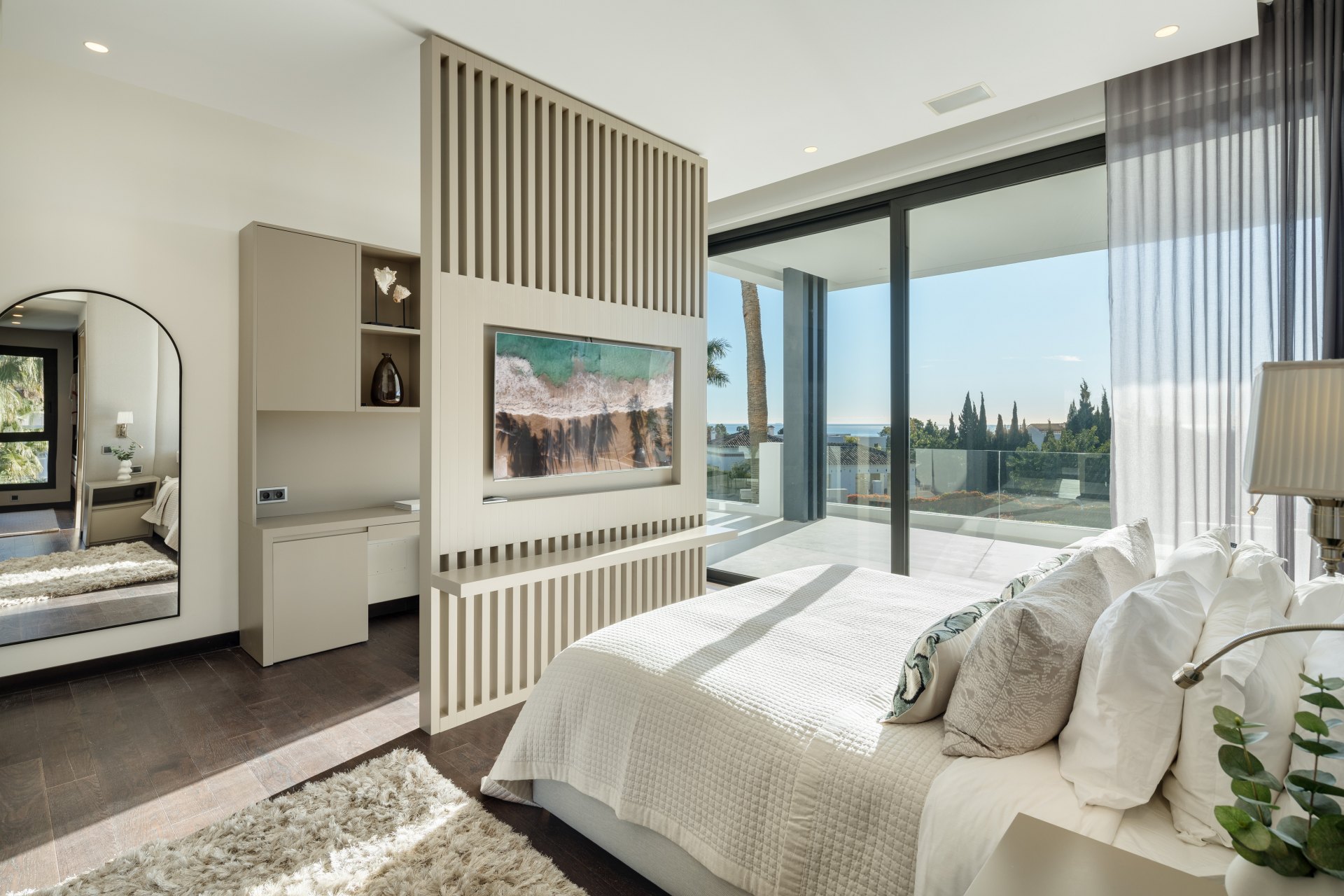 Spectacular modern villa in Altos de Puente Romano