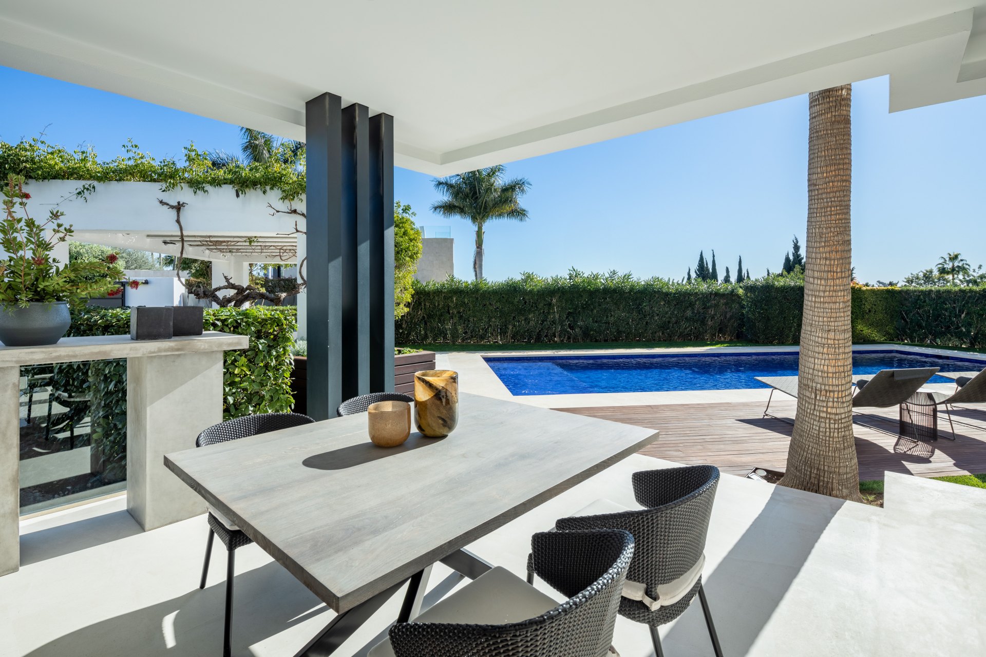 Spectacular modern villa in Altos de Puente Romano