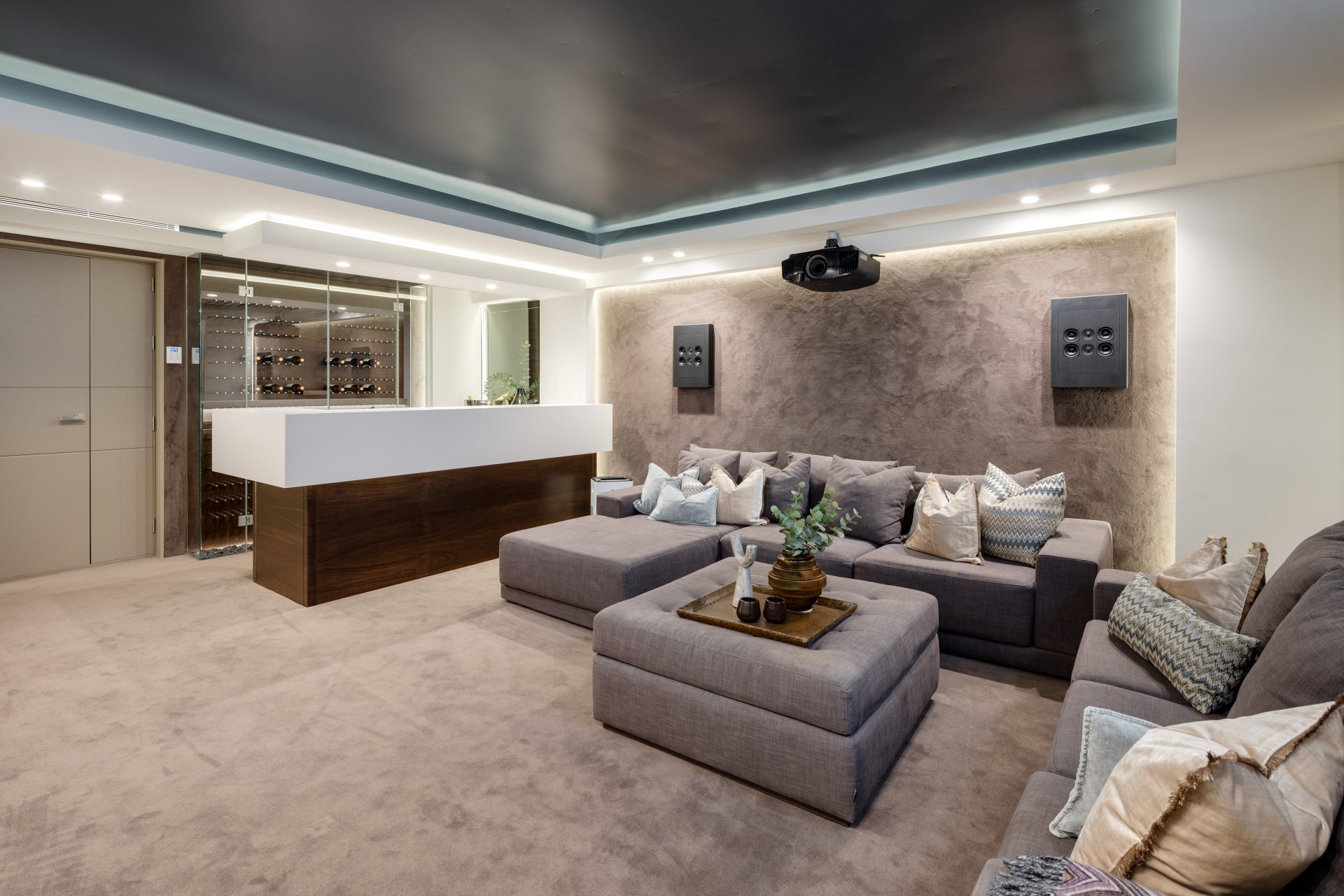 Spectacular modern villa in Altos de Puente Romano