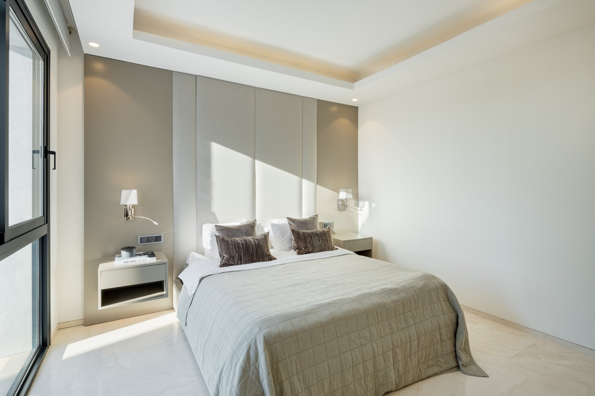 Spectacular modern villa in Altos de Puente Romano