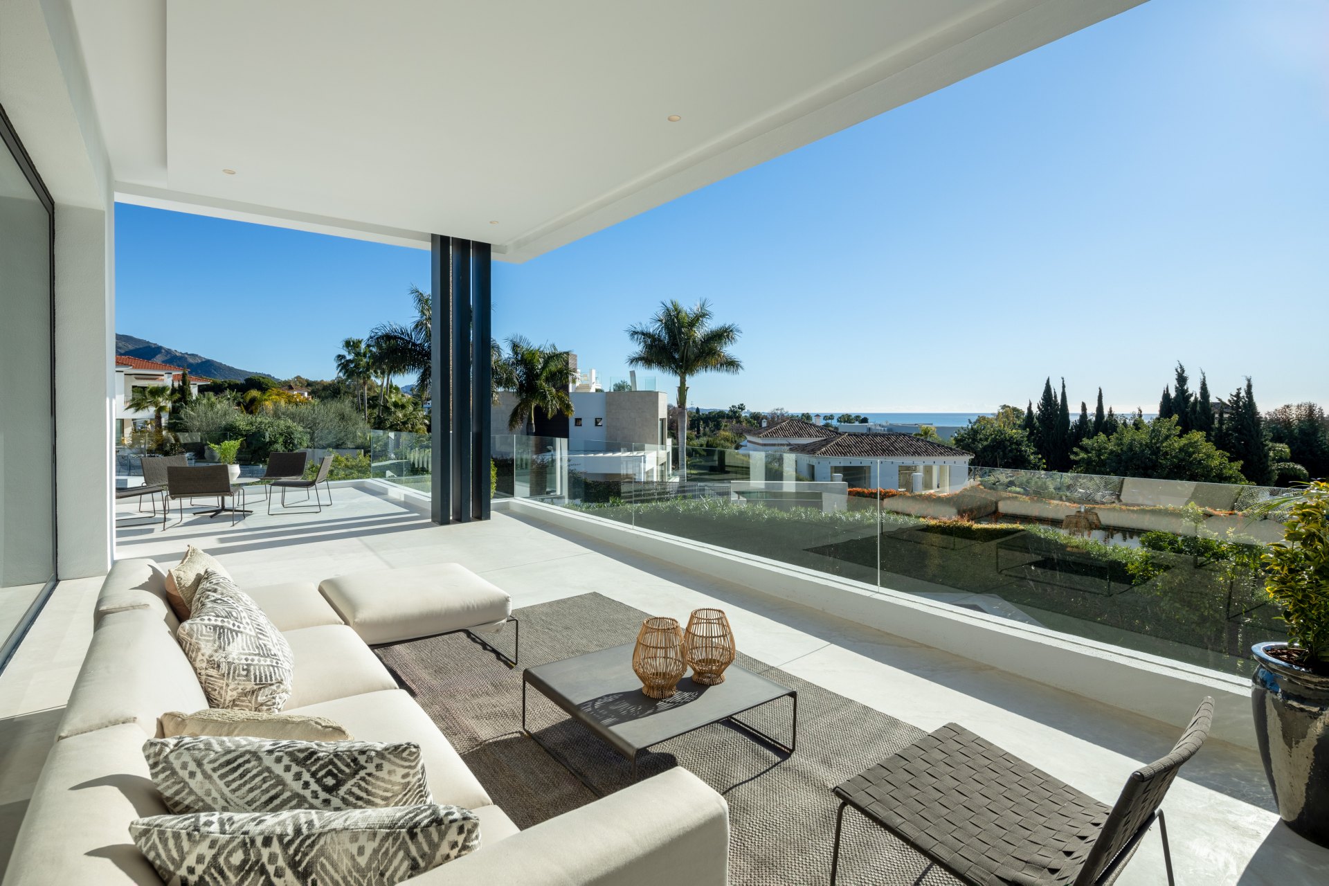 Spectacular modern villa in Altos de Puente Romano