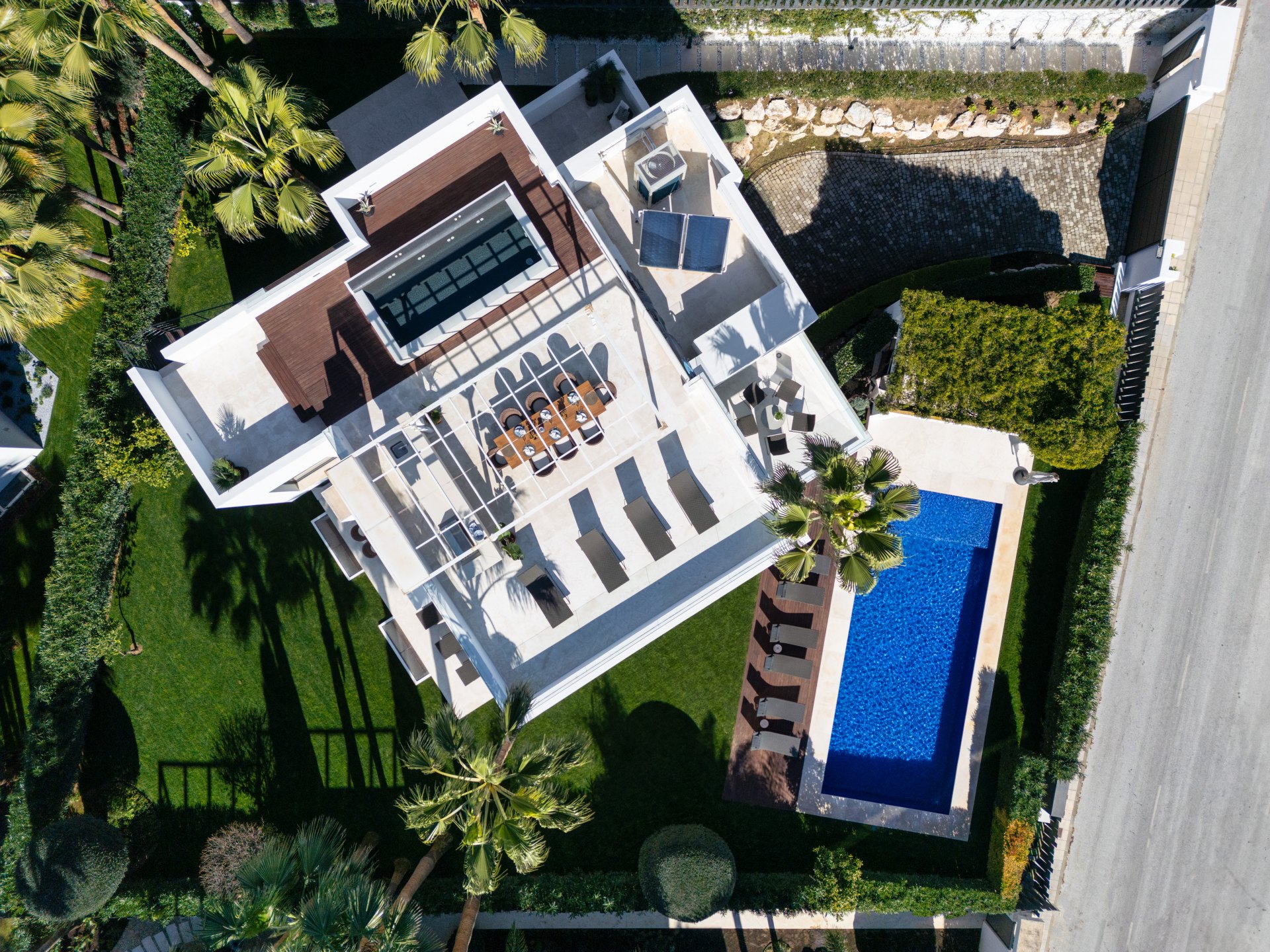 Spectacular modern villa in Altos de Puente Romano