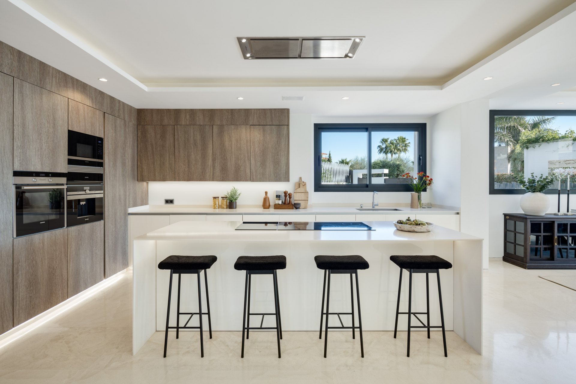 Spectacular modern villa in Altos de Puente Romano