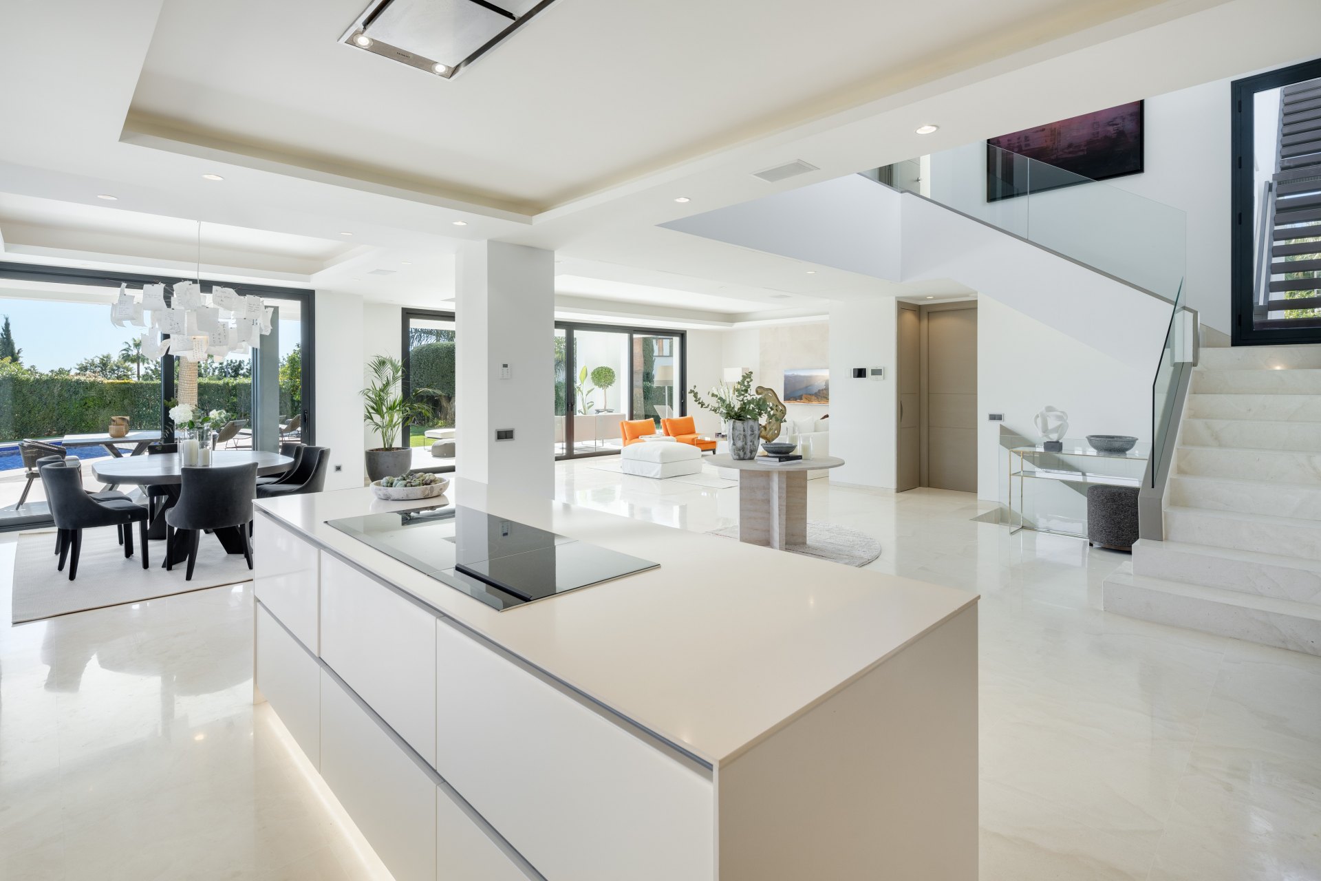 Spectacular modern villa in Altos de Puente Romano