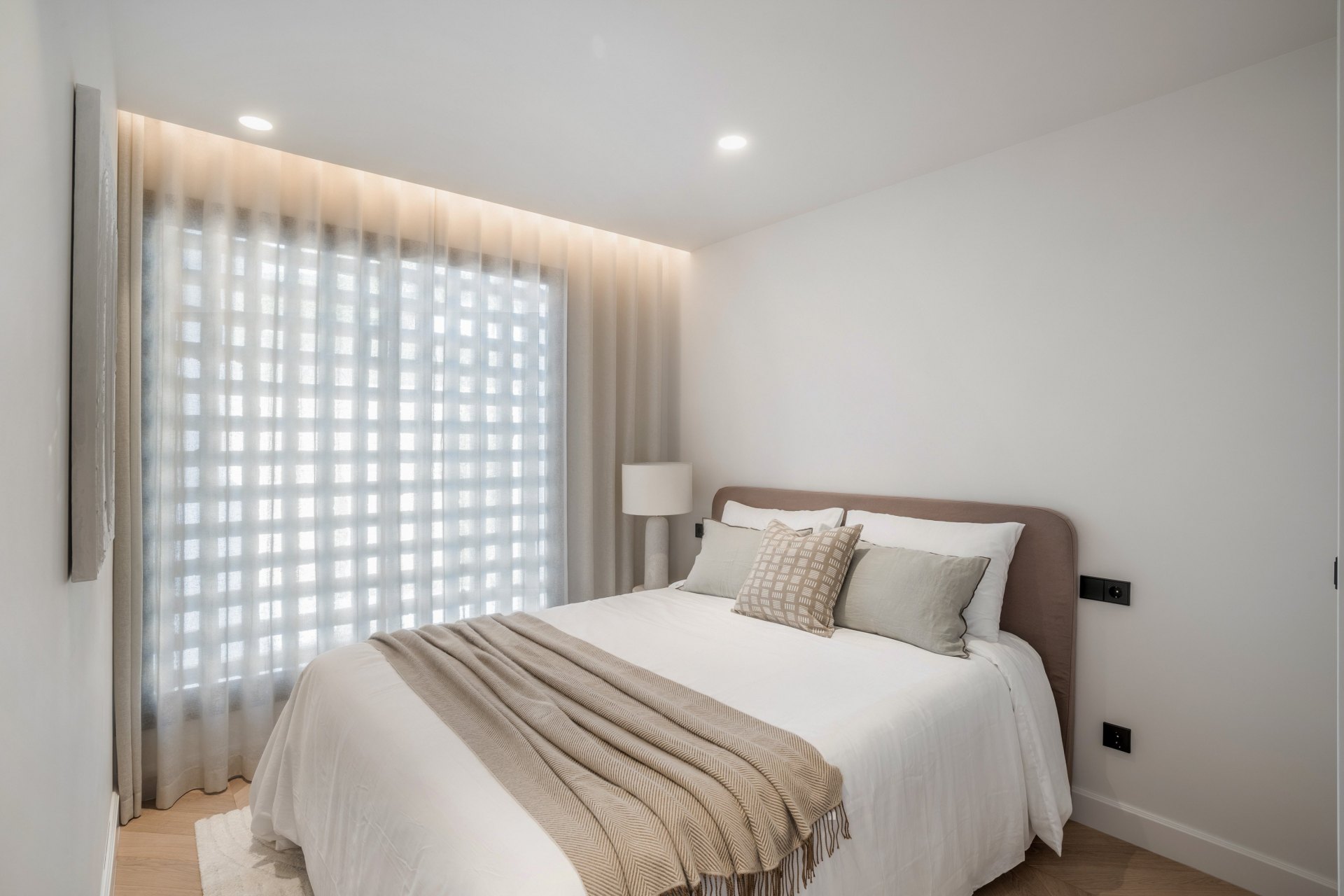 Exceptional duplex penthouse with sea and golf course views, in a secure community in La Quinta