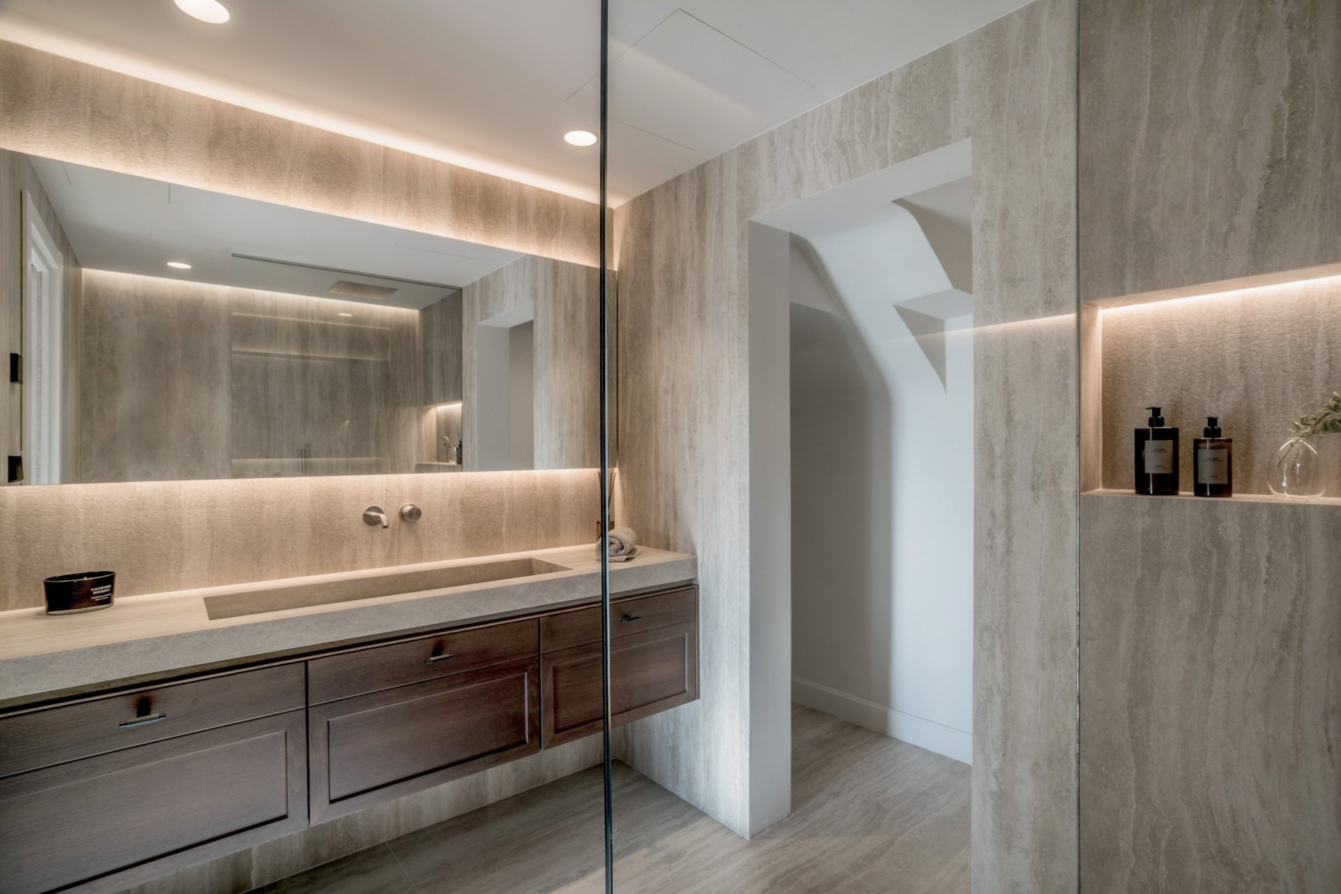 Exceptional duplex penthouse with sea and golf course views, in a secure community in La Quinta