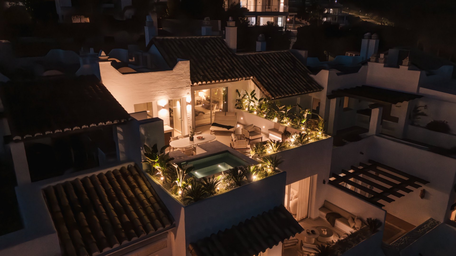 Exceptional duplex penthouse with sea and golf course views, in a secure community in La Quinta