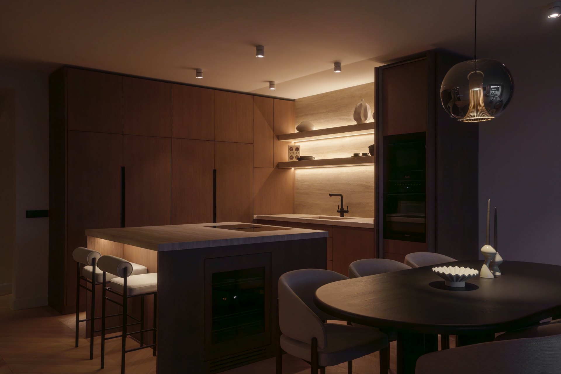 Exceptional duplex penthouse with sea and golf course views, in a secure community in La Quinta