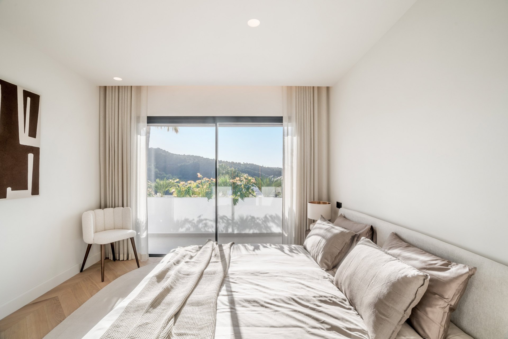 Exceptional duplex penthouse with sea and golf course views, in a secure community in La Quinta