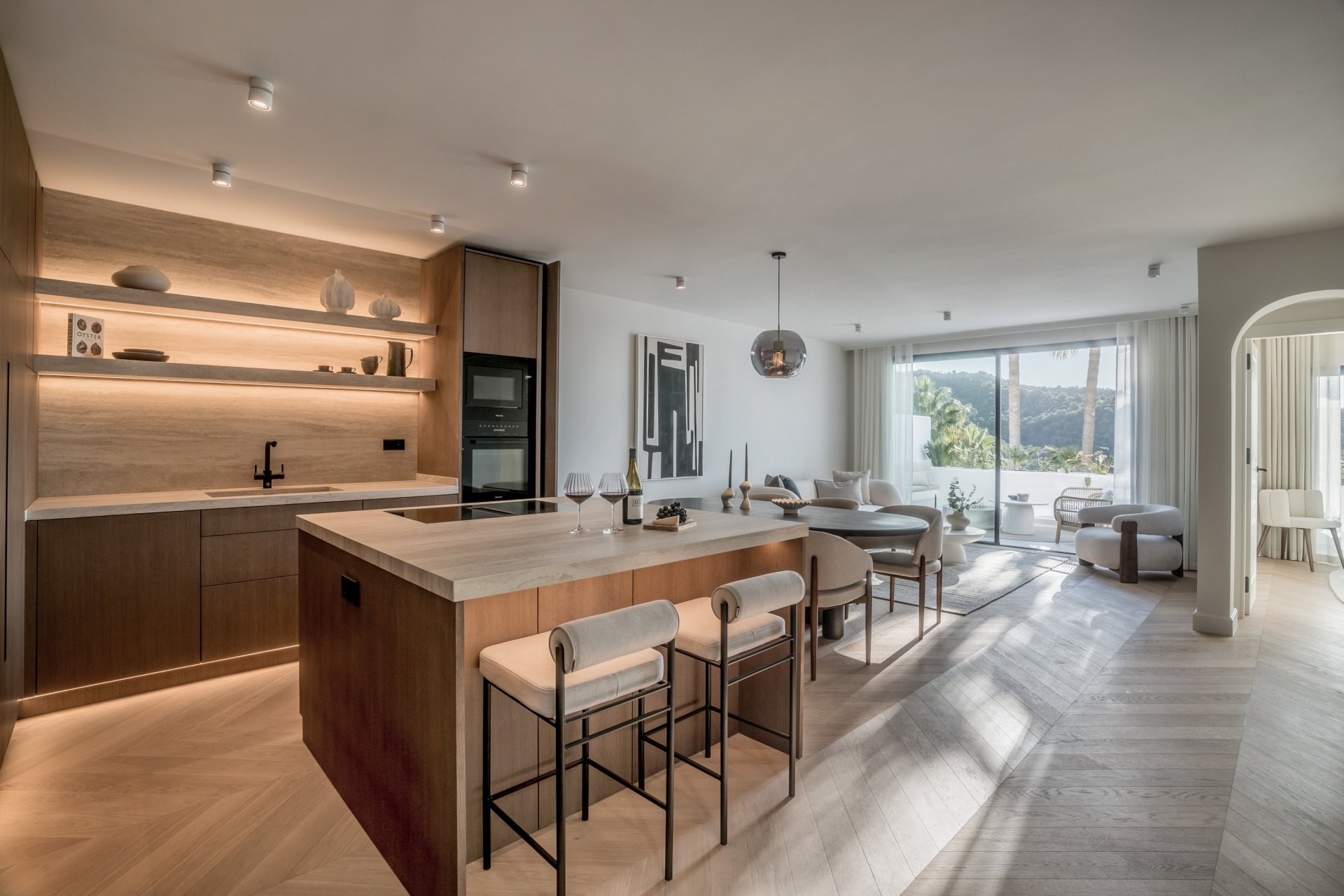 Exceptional duplex penthouse with sea and golf course views, in a secure community in La Quinta