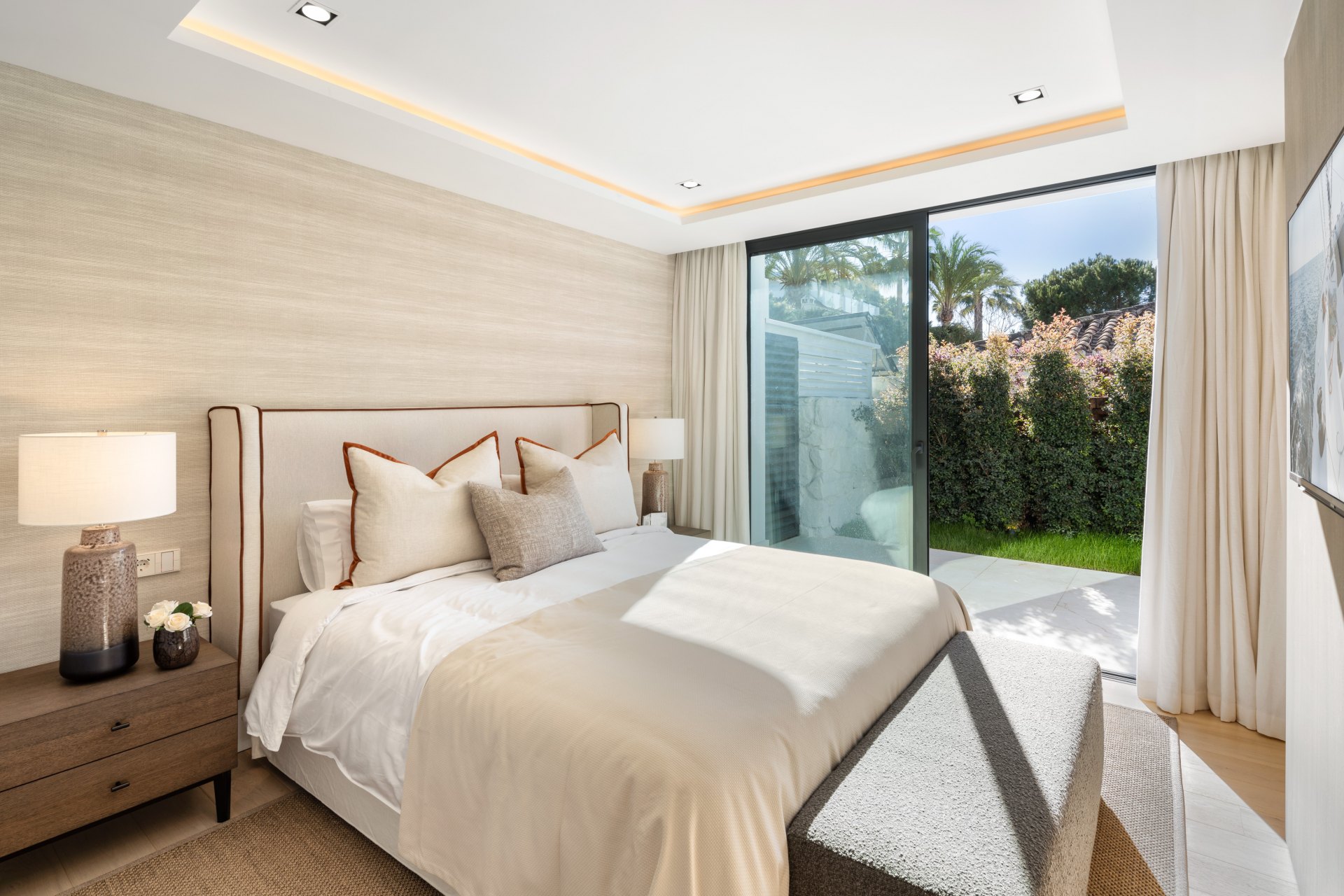 Captivating modern villa with Andalusian charm in the Golf Valley