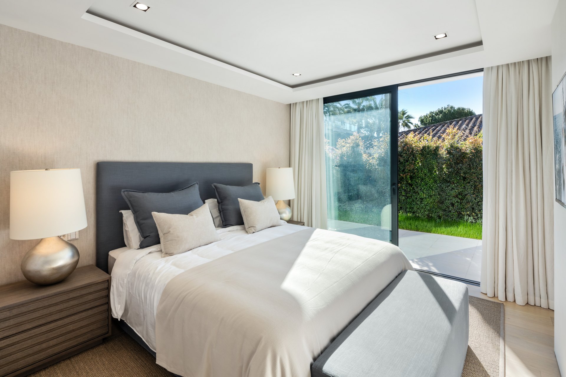 Captivating modern villa with Andalusian charm in the Golf Valley