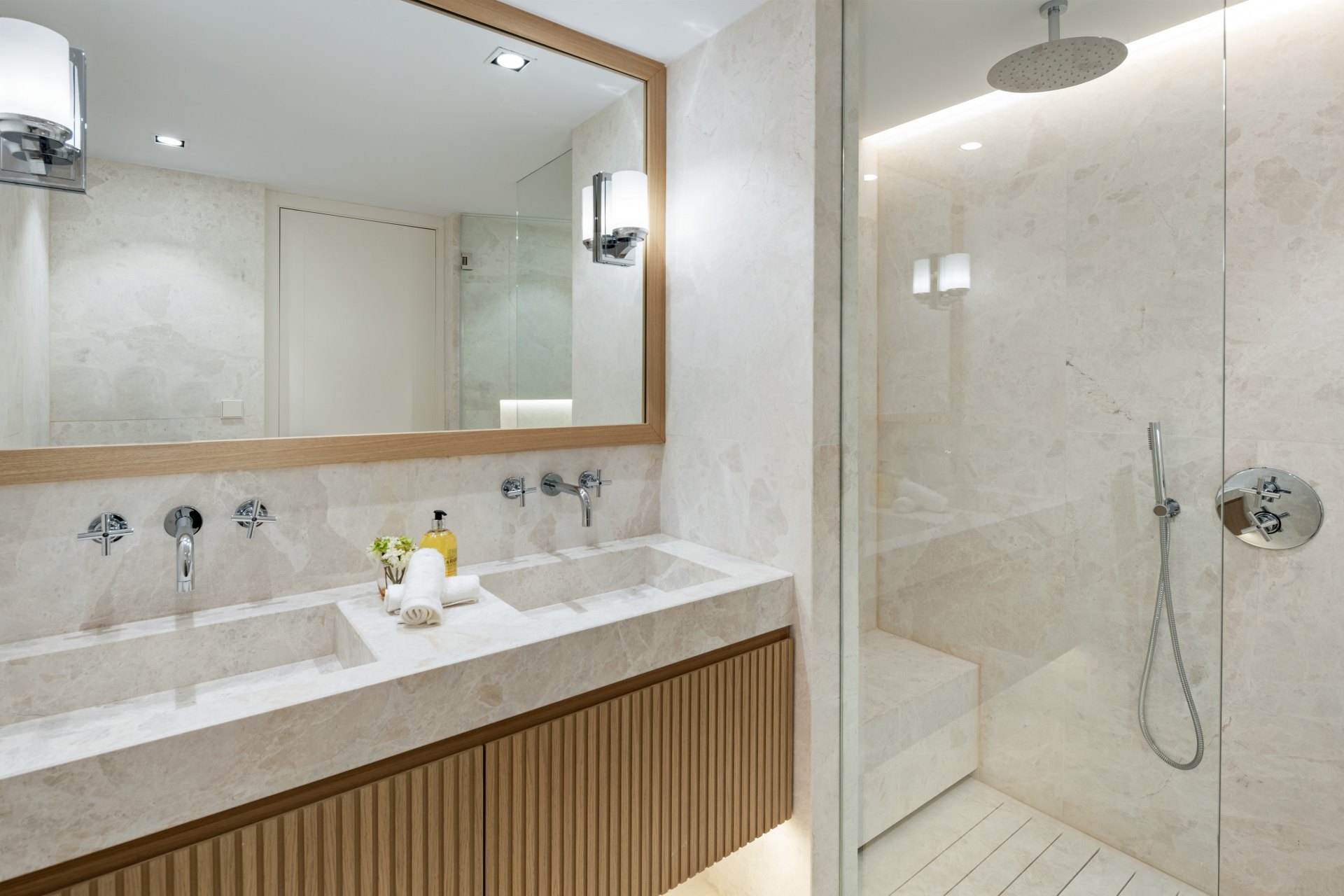 Captivating modern villa with Andalusian charm in the Golf Valley