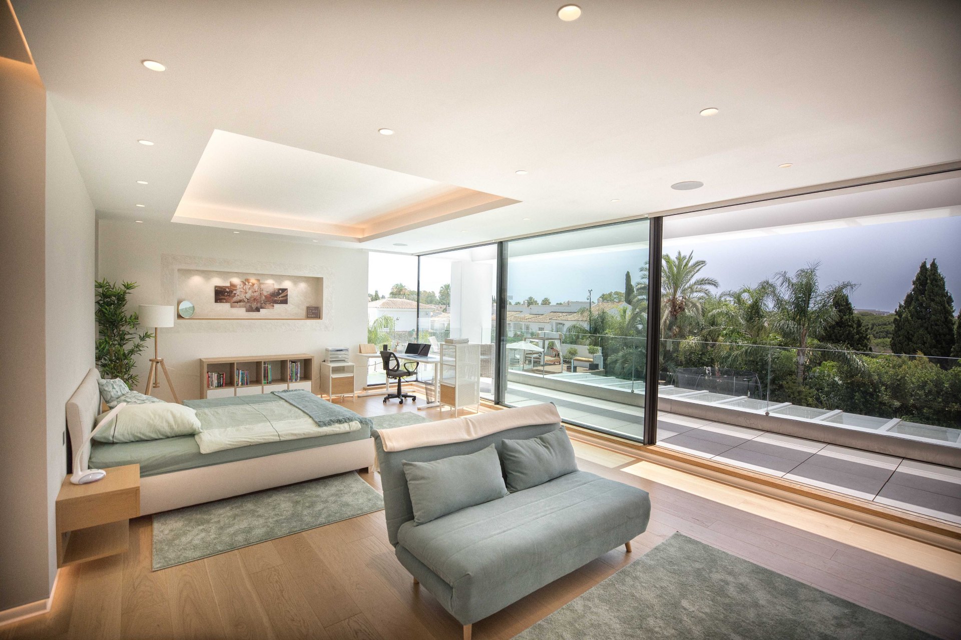 A paradisiacal villa, with all luxury details, on the Mediterranean coast of Estepona