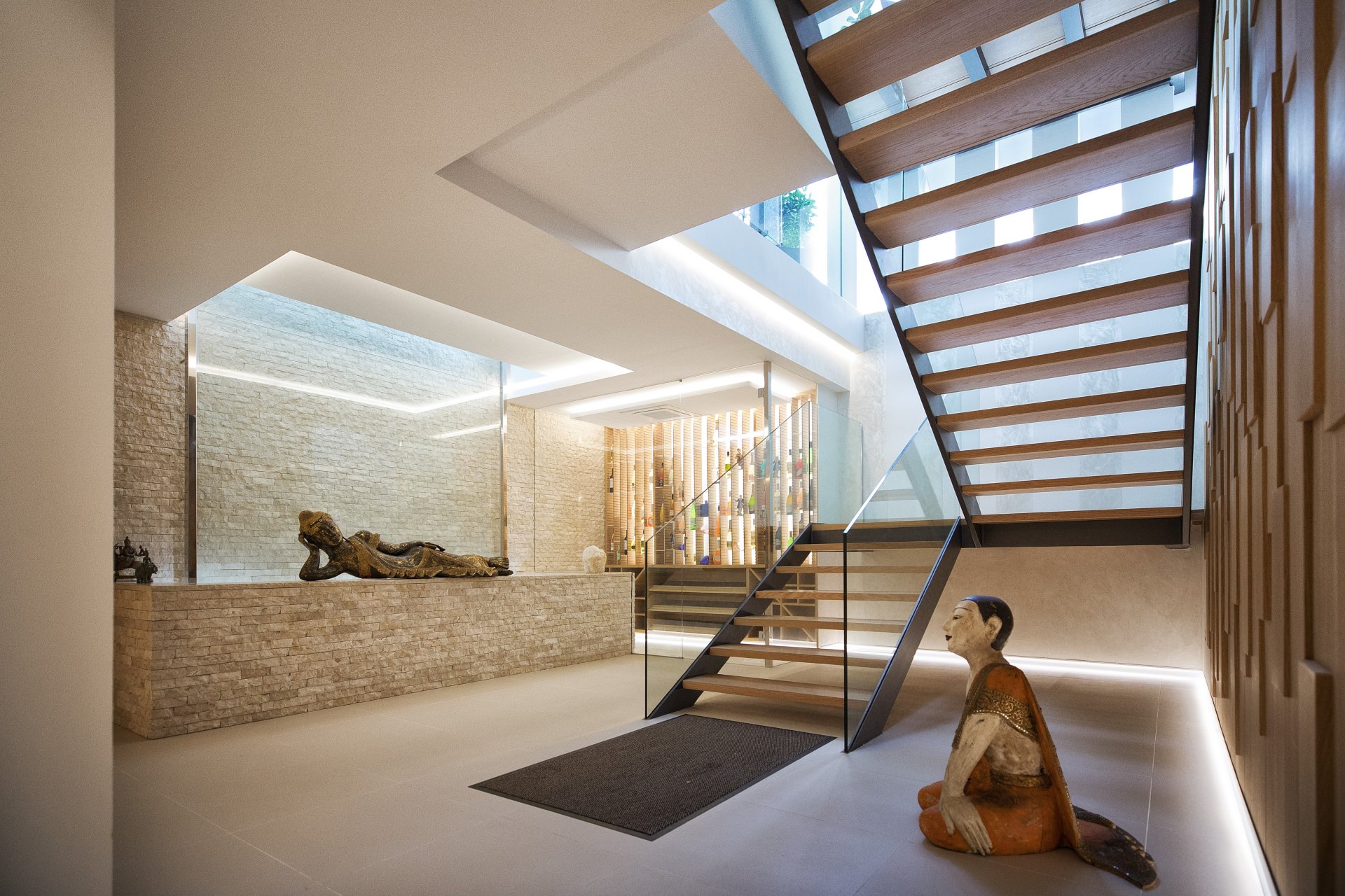 A paradisiacal villa, with all luxury details, on the Mediterranean coast of Estepona