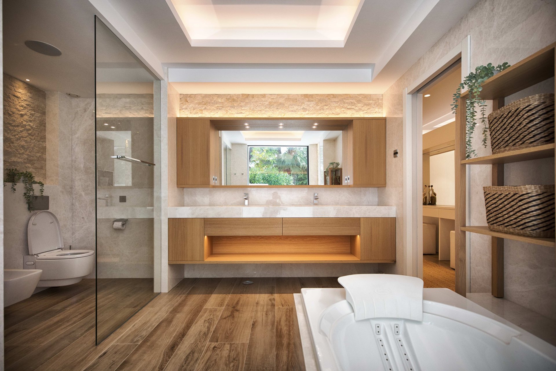 A paradisiacal villa, with all luxury details, on the Mediterranean coast of Estepona