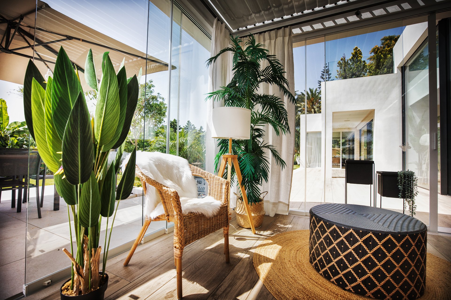 A paradisiacal villa, with all luxury details, on the Mediterranean coast of Estepona