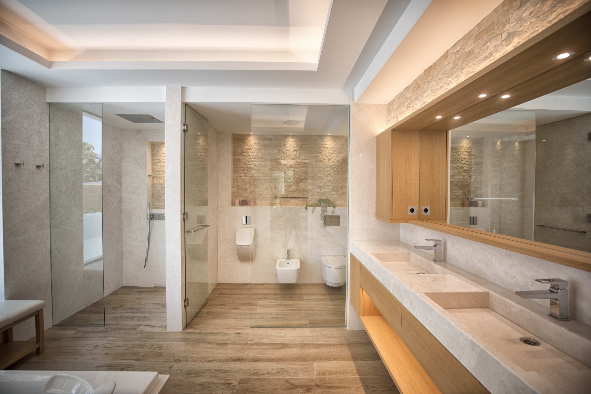 A paradisiacal villa, with all luxury details, on the Mediterranean coast of Estepona