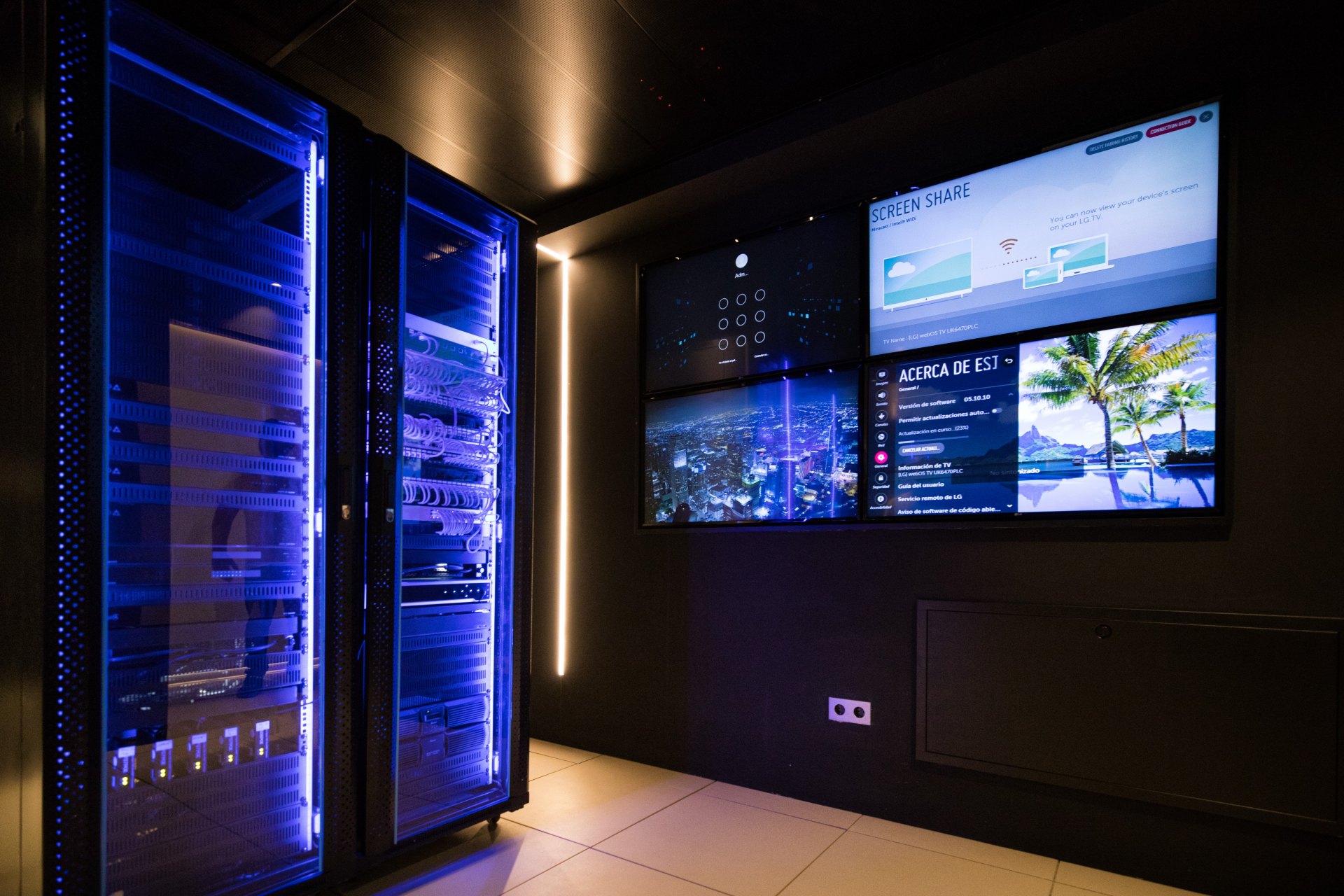 A paradisiacal villa, with all luxury details, on the Mediterranean coast of Estepona