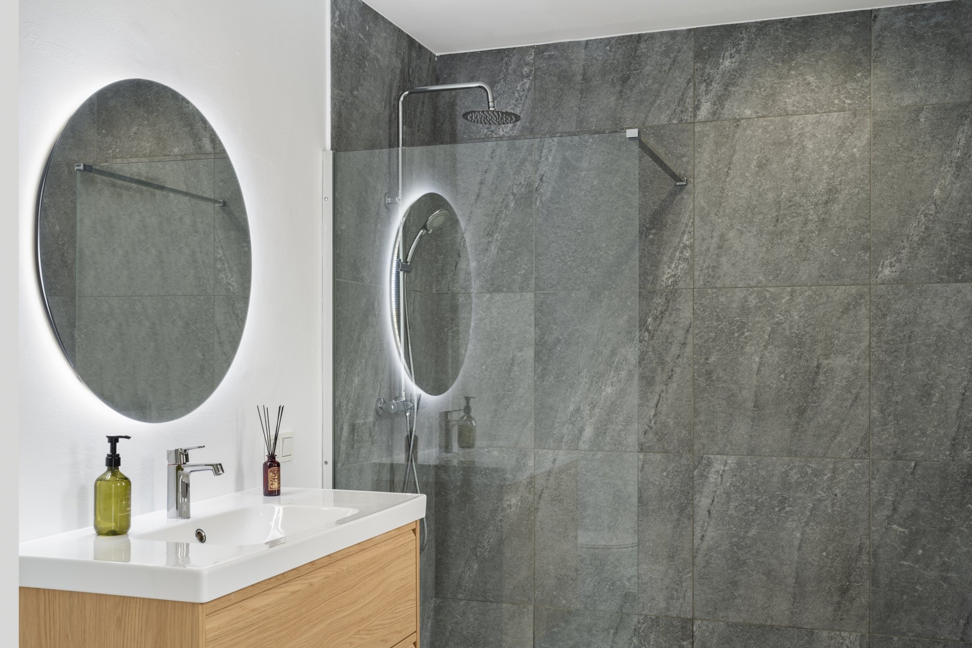 Villa with original design, close to the beach and in a very quiet residential area