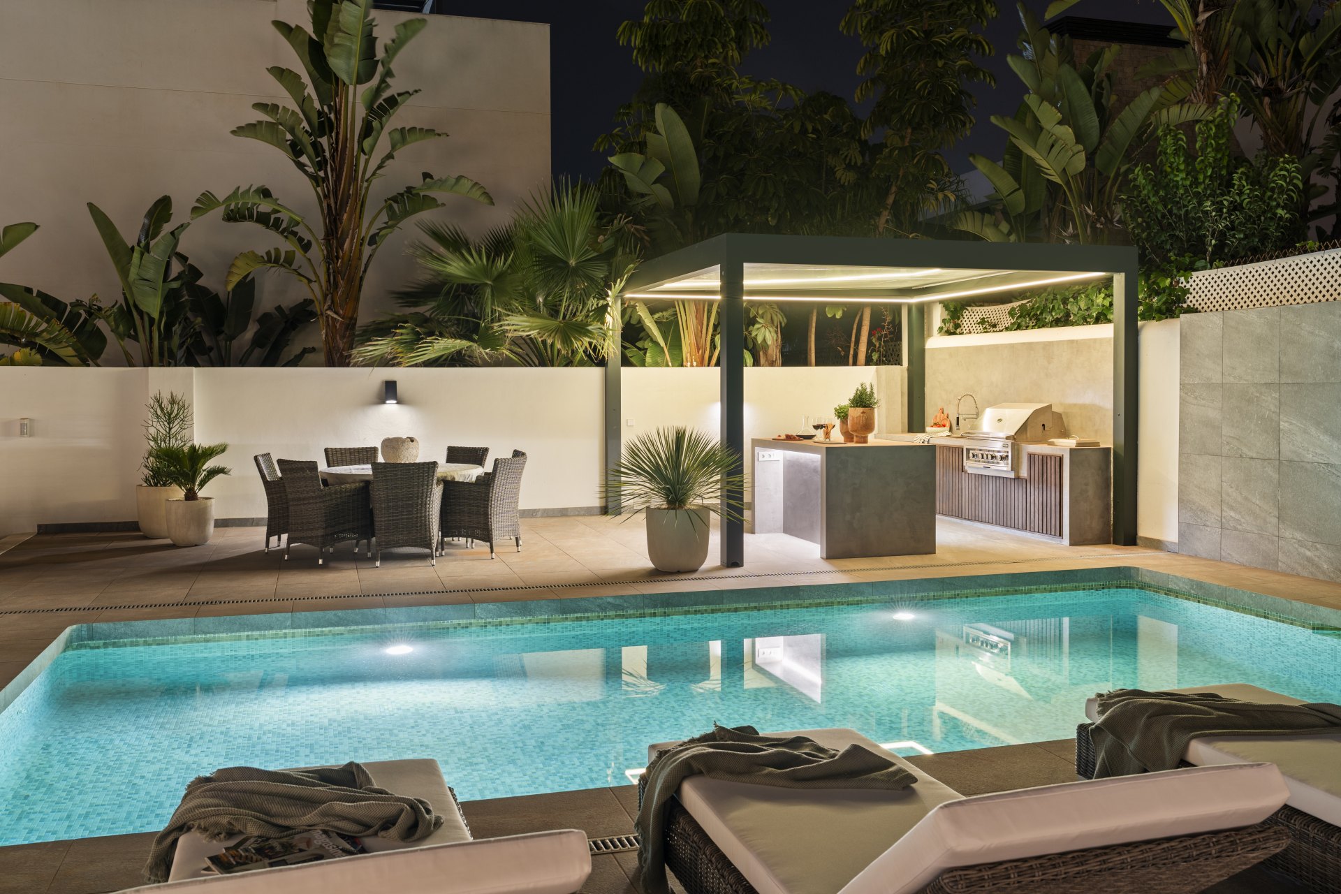 Villa with original design, close to the beach and in a very quiet residential area