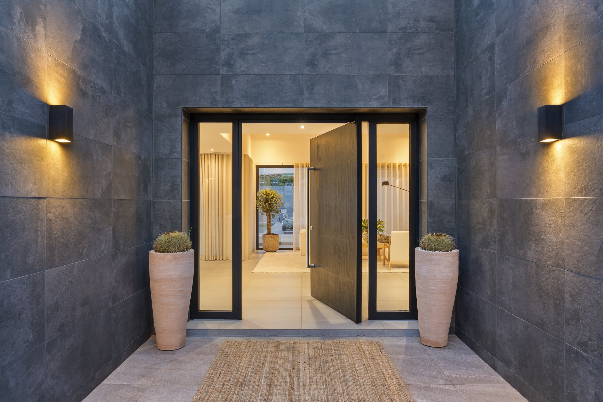 Villa with original design, close to the beach and in a very quiet residential area