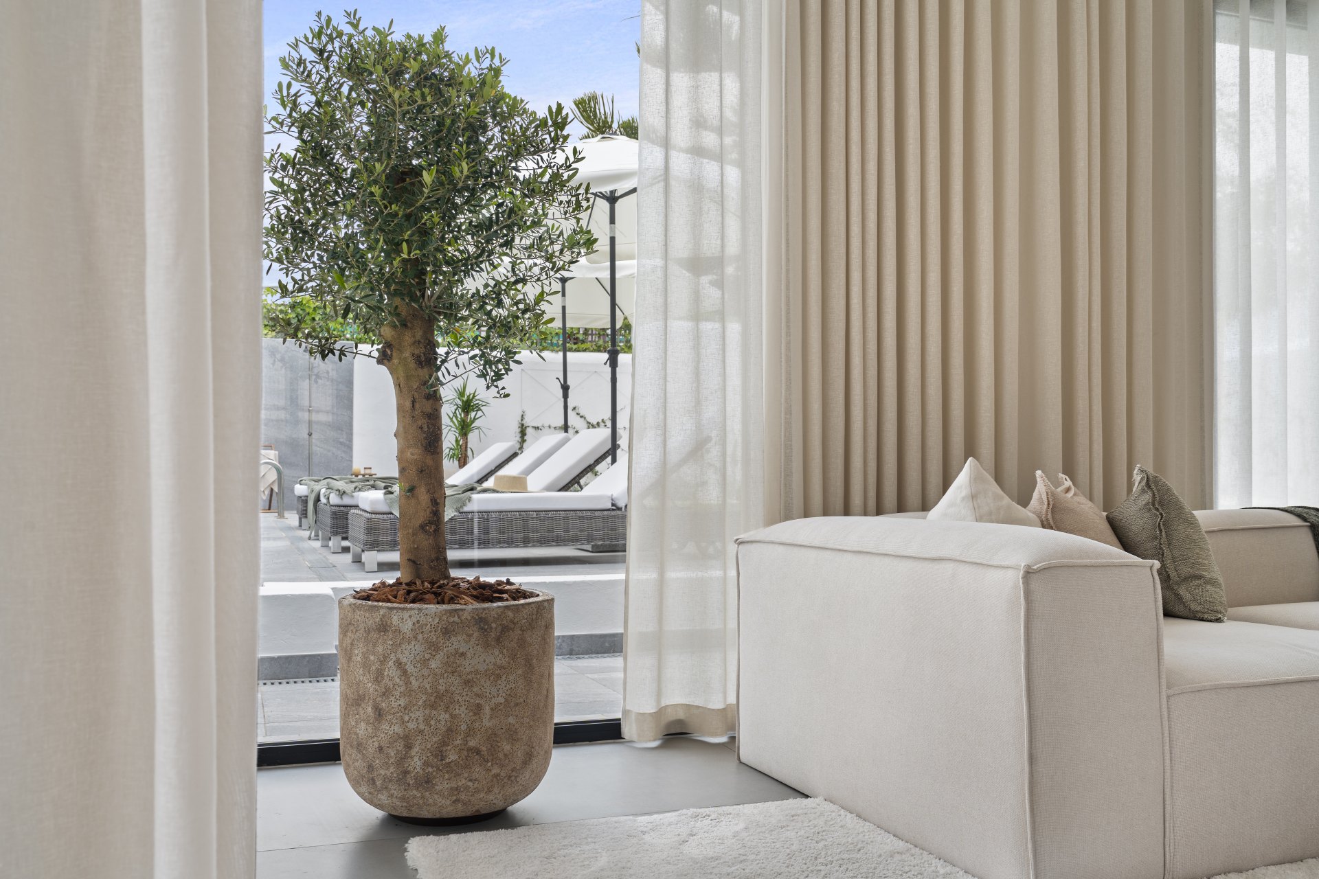 Villa with original design, close to the beach and in a very quiet residential area