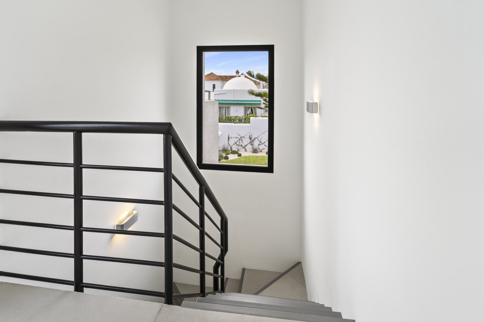 Villa with original design, close to the beach and in a very quiet residential area