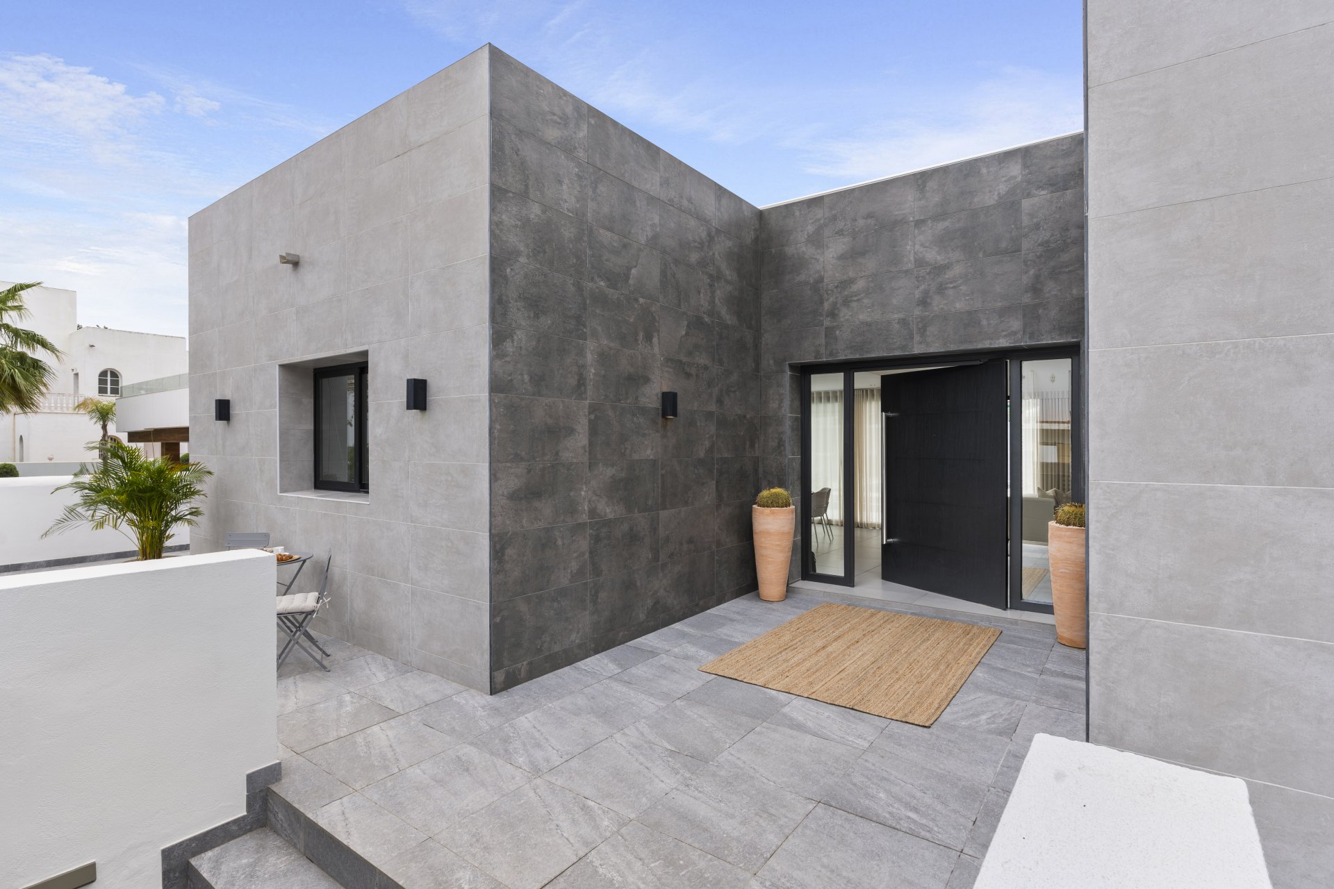 Villa with original design, close to the beach and in a very quiet residential area