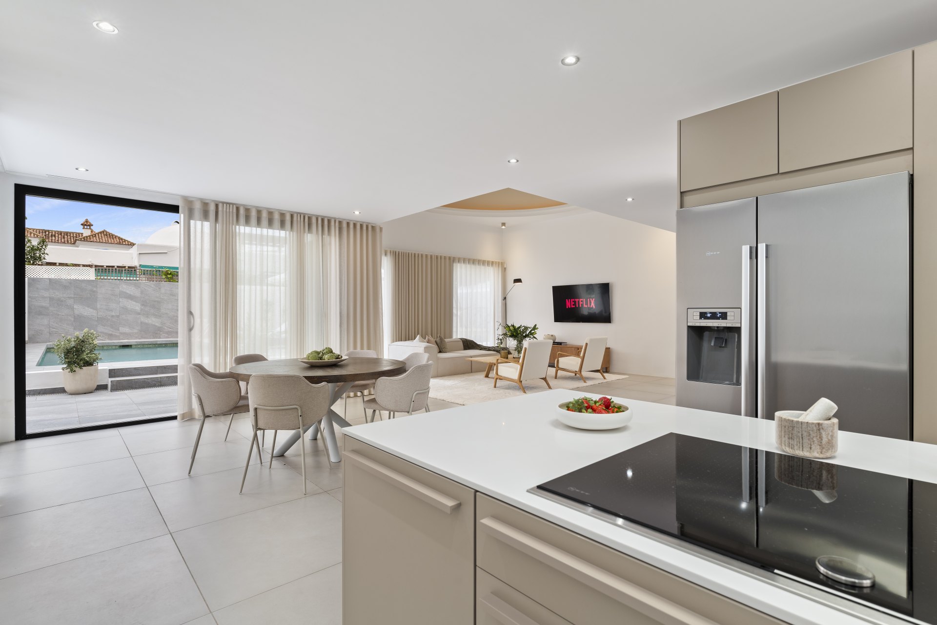 Villa with original design, close to the beach and in a very quiet residential area