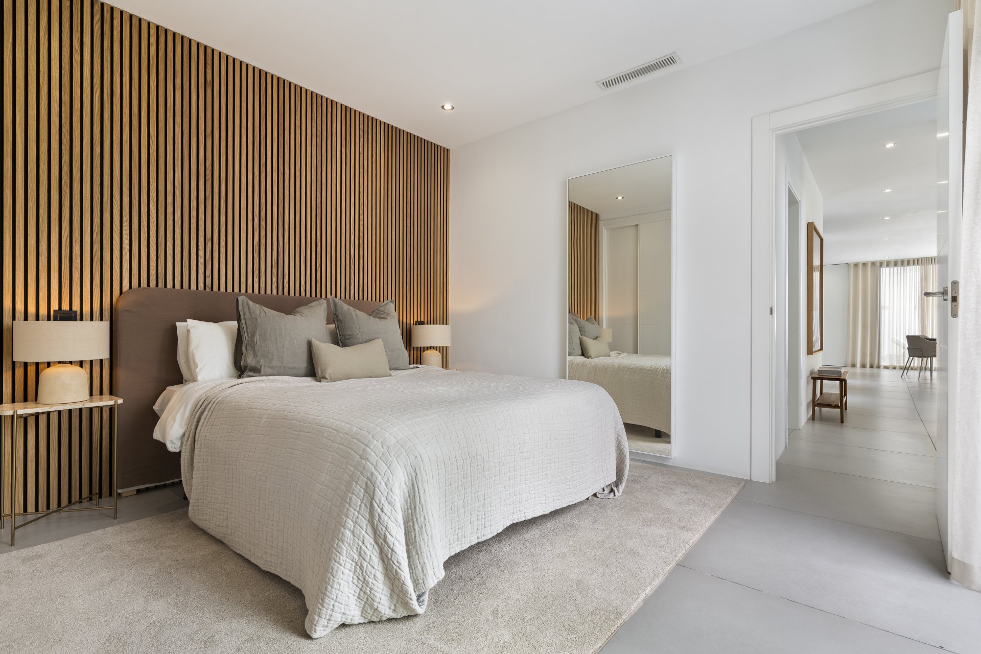 Villa with original design, close to the beach and in a very quiet residential area